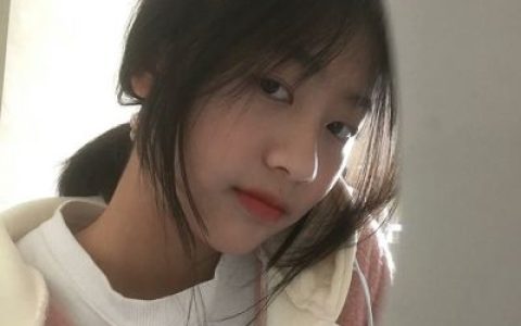 想和你坠入夏夜浪漫的死循环(简约又很干净的高冷女生头像)