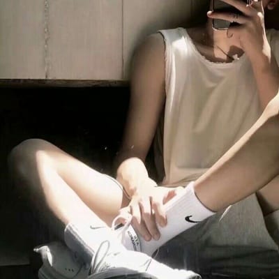 热情耗尽只剩冷漠(抖阴超火的男生帅气不露脸的头像)