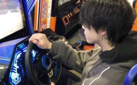 如果你有空就陪我过春天吧(很潮流的帅气酷酷男生微博头像)