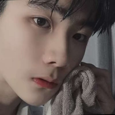 对久未谋面的人思念极致(气质绝尘的干净男生帅气头像)