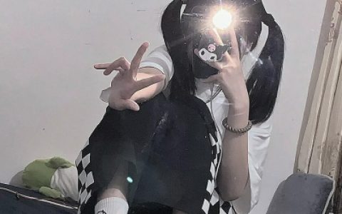 忙里偷闲的日与月(最新卡哇伊的好看意境女生头像)
