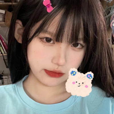 最新热门的女头合集(让人很有保护欲的清纯女生头像)图10 最新热门的女头合集(让人很有保护欲的清纯女生头像)图10