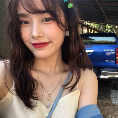 很好看的个性女生头像(抖阴女生头像真实生活照)图5