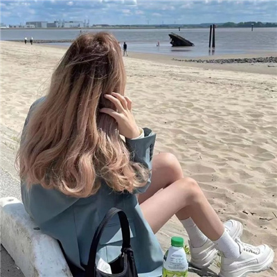 你在电话那头你说话很温柔(很温柔的女头合集最新高清优质)