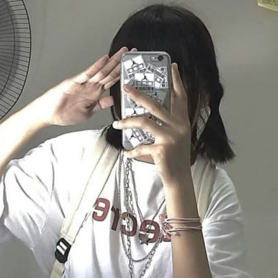 精选热门的快手女头(女生不露脸的很可爱的快手头像)