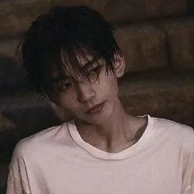 不是所有黑暗的地方都需要光明(成熟的眼神杀高冷男生霸气头像)
