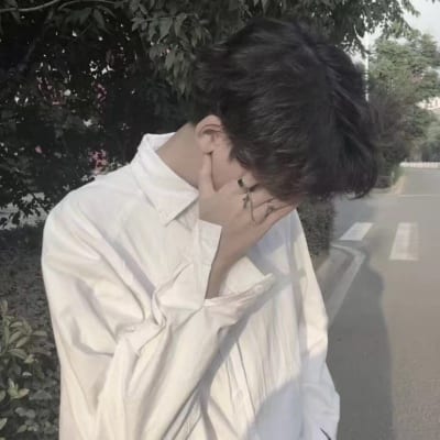 落叶的位置谱出一首诗(长相眉清目秀的男生头像)