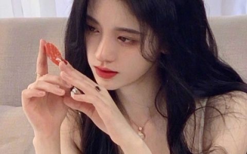 我一路撒着星星奔向你(最火抖阴女生头像精致好看)