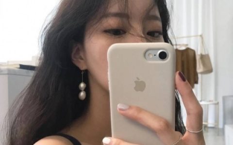 最火抖阴女生头像(手机控头像女超拽可爱)