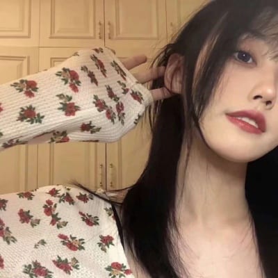 你是女王不要低头(优质真人头像女生酷酷的)