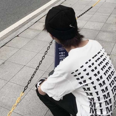 要么庸俗要么孤独(令人瞬间爱上的男生潮流头像)图2 要么庸俗要么孤独(令人瞬间爱上的男生潮流头像)图2