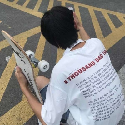 要么庸俗要么孤独(令人瞬间爱上的男生潮流头像)图5 要么庸俗要么孤独(令人瞬间爱上的男生潮流头像)图5