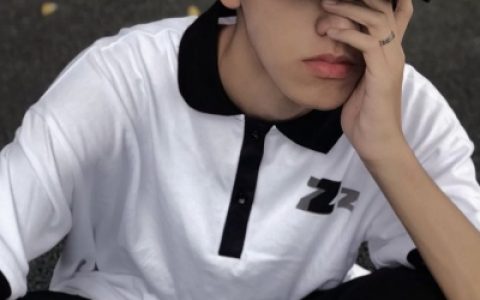 在迷失的瞬间里找到答案(气质潮流耐看的帅气男生头像)