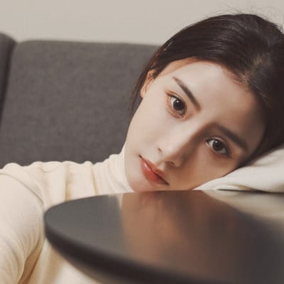 我来人间只为看一看月亮(成熟真人精致女生头像)