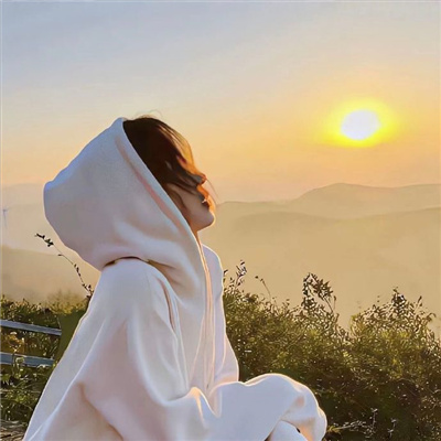 告别浪漫假期开启秋日新篇章(慵懒迷人的女头超美好看)