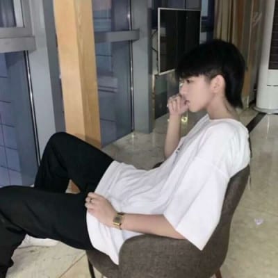 满怀期待最后却不如人意(ins个性男生头像高冷文艺风)