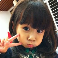 六一儿童节可爱的小孩抖阴头像_还记得小时候的那依恋纯真么