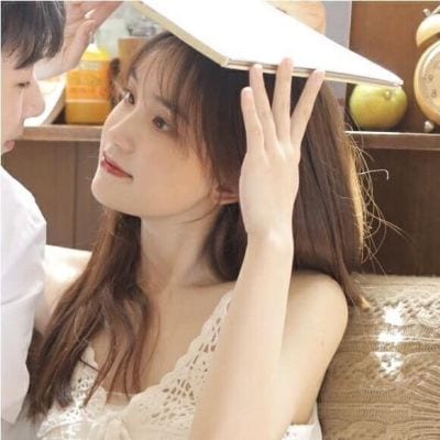 不如早点睡梦里什么都有(复古风头像双人热恋情侣好看)