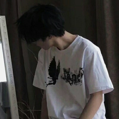 没有饮过很烈的酒却放弃过很爱的人(很丧很绝望的男生头像孤独)图4