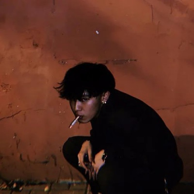 没有饮过很烈的酒却放弃过很爱的人(很丧很绝望的男生头像孤独)图10