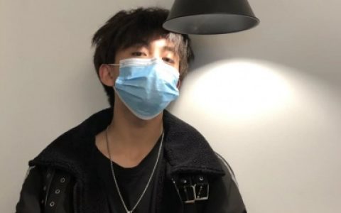 现在的我理解孤独是什么(伤感男生头像落寞孤单)