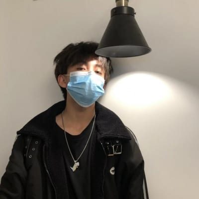 现在的我理解孤独是什么(伤感男生头像落寞孤单)
