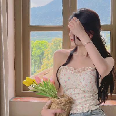 撒娇是察觉到了被偏爱的可能(很个性的美女头像气质高雅)
