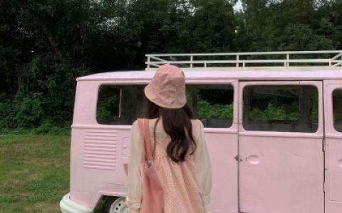 比爱情陪伴更长的是友情(抖阴唯美女生背影头像无水印)