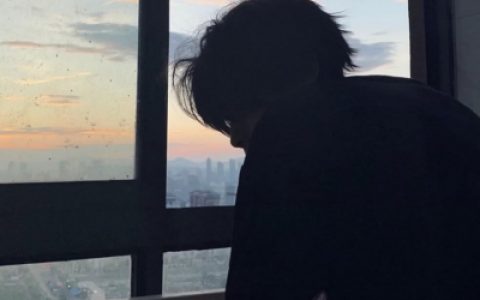 日日无事事复日日忙忙亦茫茫(让人一见就记住很有魅力的情侣头像)