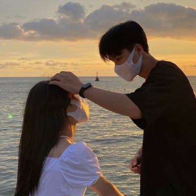 很撩人的真人浪漫情头(一男一女情头真人一人一张超甜最新)