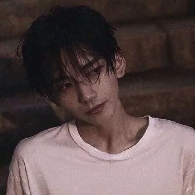 忠于自己更热爱自己(男生头像伤感帅气有个性)