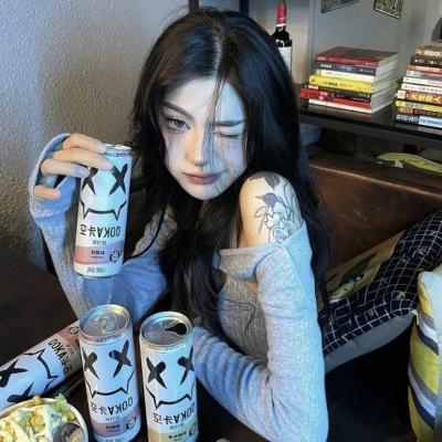 惊艳感十足的女头很个性(魅力与众不同吸引人的女头)