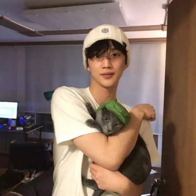 最新男生个性头像(酷酷的男生头像有点拽)