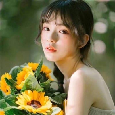 用黑色颓废掩饰自己的无助(女生唯美有意境长发头像)