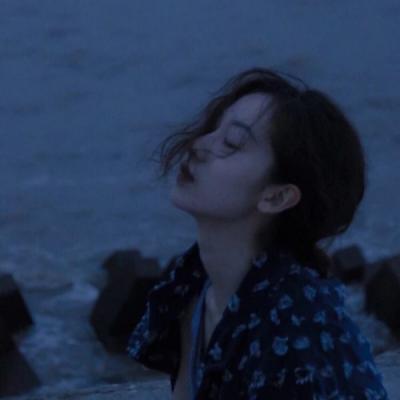 时间背着我悄悄捏碎从前(唯美高清女生头像伤感孤独)