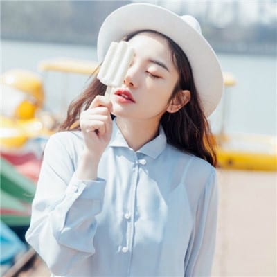 他笑的时候光芒都将我刺透(女生唯美有意境长发头像最新)