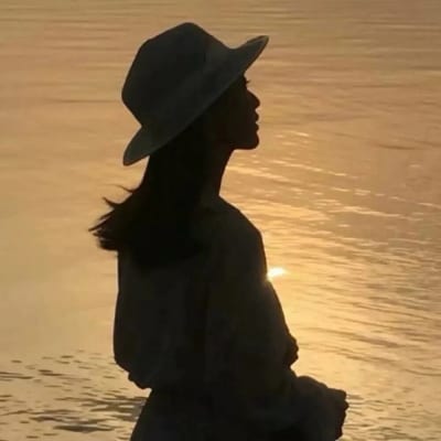 可以对我好点吗我真的不想喜欢别人(一人一半一男一女情侣头像真人)