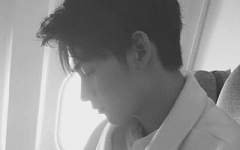 面对失望我们只能笑着说没事(抖阴男生伤感头像孤独)