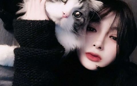 女生头像大全可爱好看(最新女生抱宠物的抖阴头像)