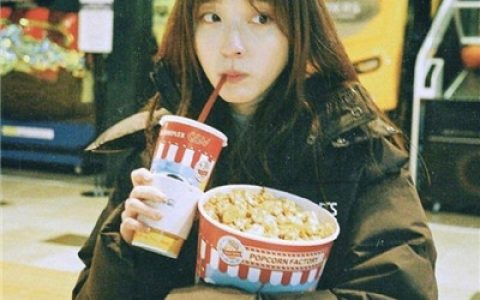 抽烟吗喝酒吗讲故事吗(元气满满可爱美少女头像)