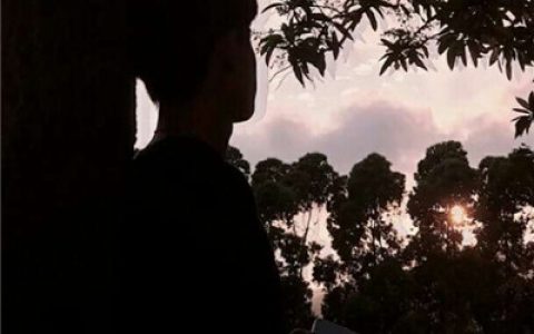 男生头像伤感落寞(抖阴头像男生伤感侧颜)
