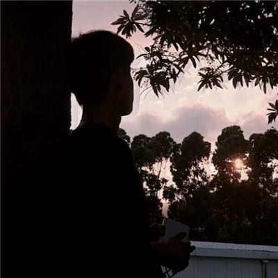 男生头像伤感落寞(抖阴头像男生伤感侧颜)