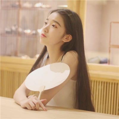生性寡淡不是任何人的寄托(好看的女生头像带点性感)