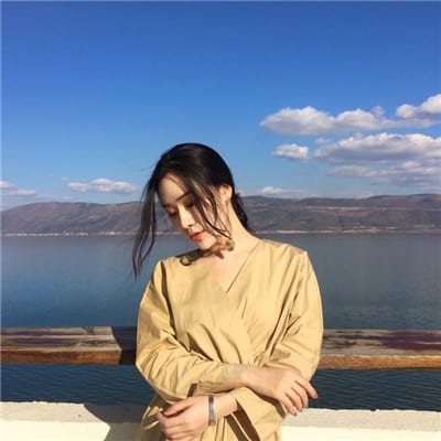 喜欢和你静静的待在一起(真人女生头像气质成熟好看图片)
