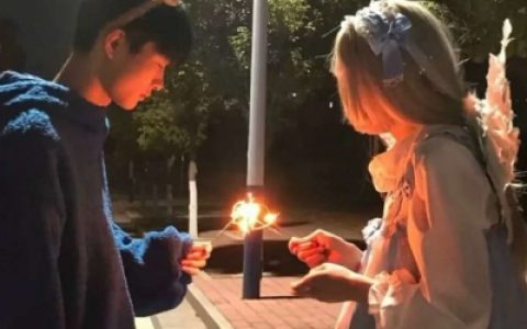 热爱生活会找到答案(最甜情侣头像两人一张最新)