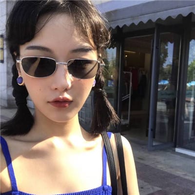 人潮拥挤边走边爱怕什么孤独(女生头像高清自然唯美好看图片)