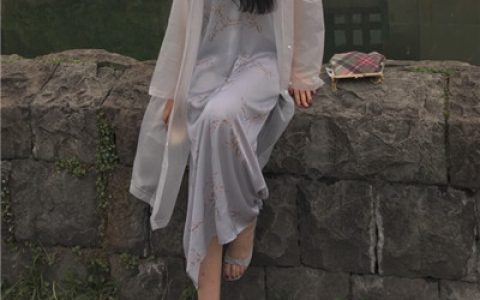 她看起来好酷她会不会孤独(女生性感不露脸头像大全)