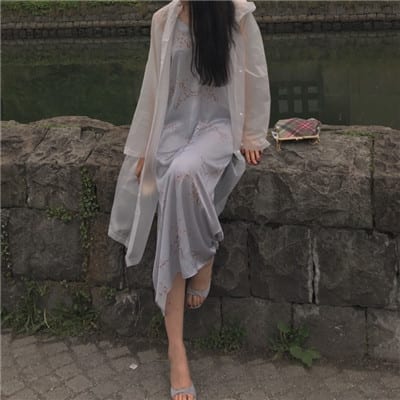 她看起来好酷她会不会孤独(女生性感不露脸头像大全)