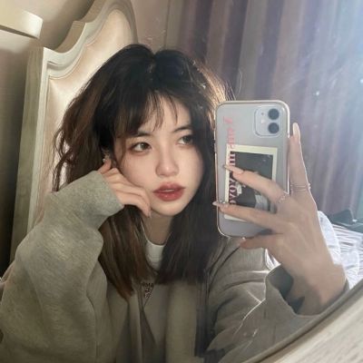 念旧的人总是活的像个拾荒者(让人一见钟情的氛围感女生头像)图1