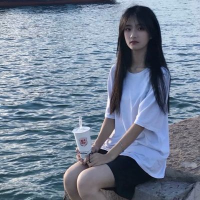 念旧的人总是活的像个拾荒者(让人一见钟情的氛围感女生头像)图2